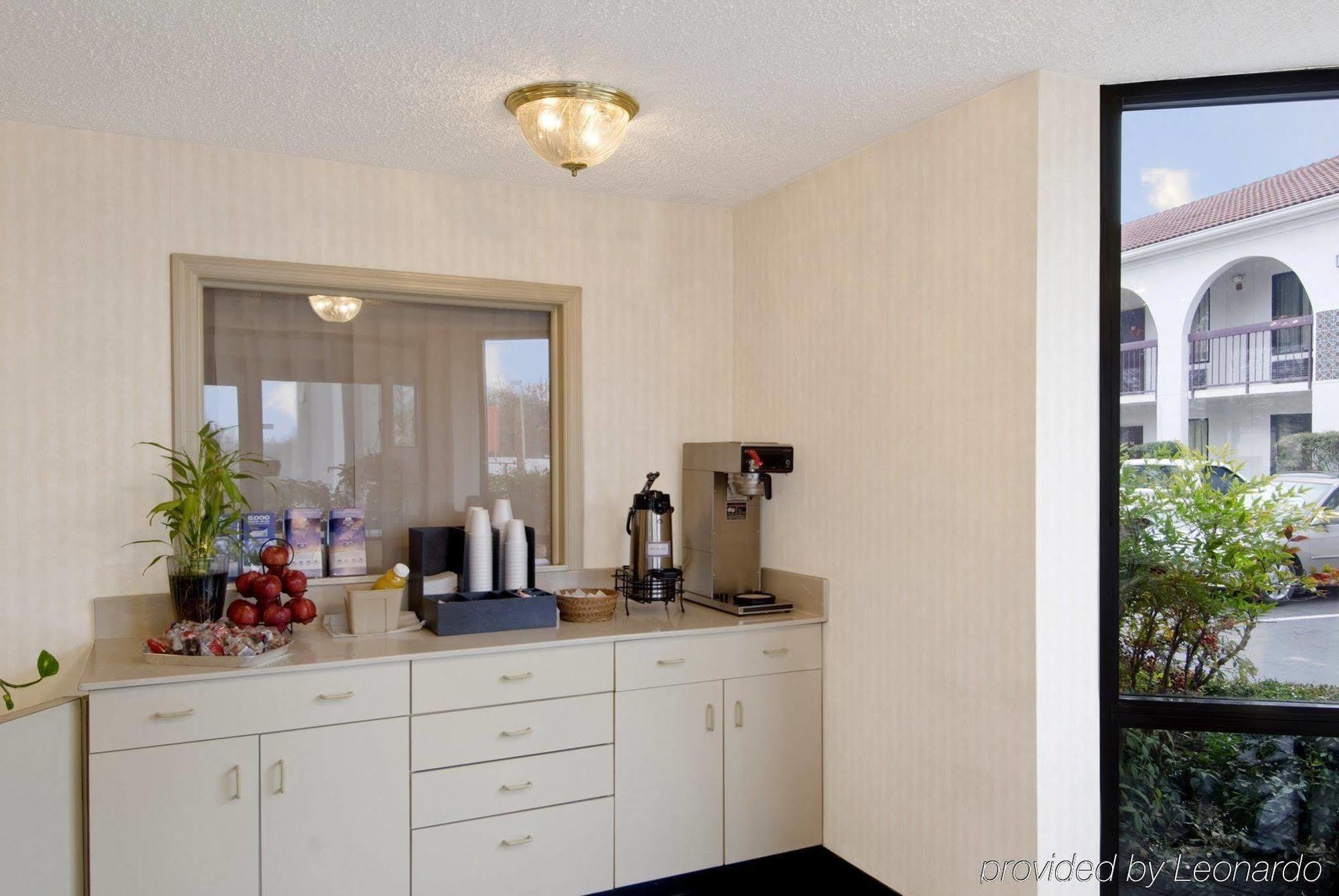 Econo Lodge Gainesville Restaurant photo